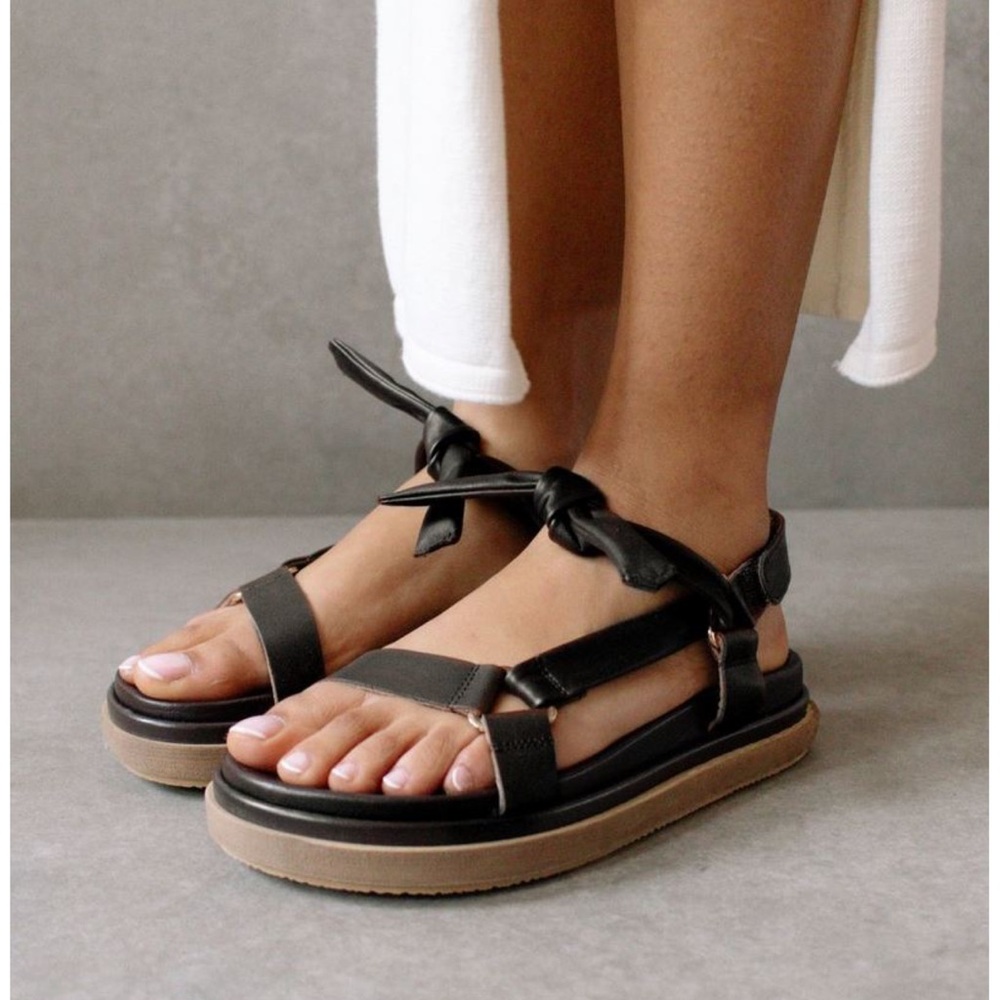 Alohas Black Sandals